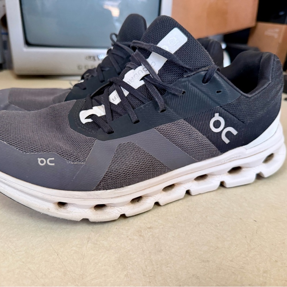 Mens 11 On Cloud Cloudrunner Shoes Eclipse/Frost … - image 3